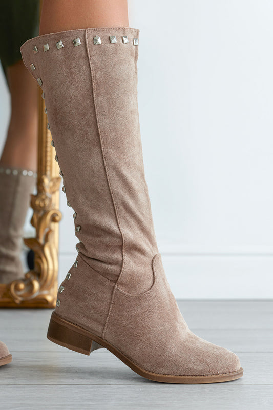 Stivali Alexoo fango con zeppa interna e borchie sul retro