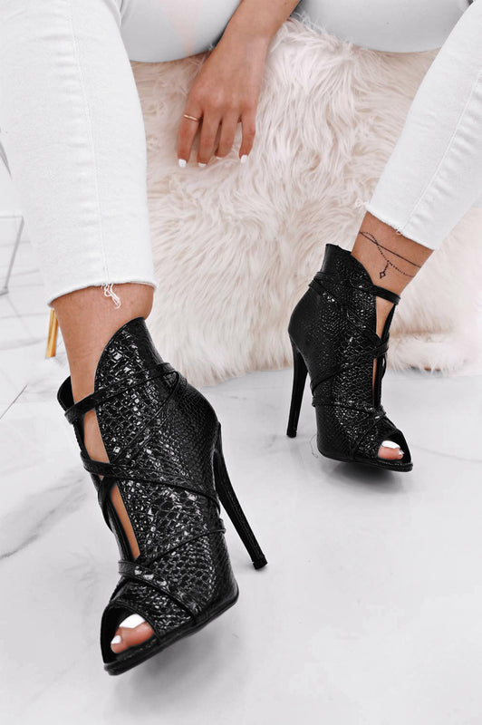 Alexoo Sandales bottines noires à bout ouvert effet python et talon haut
