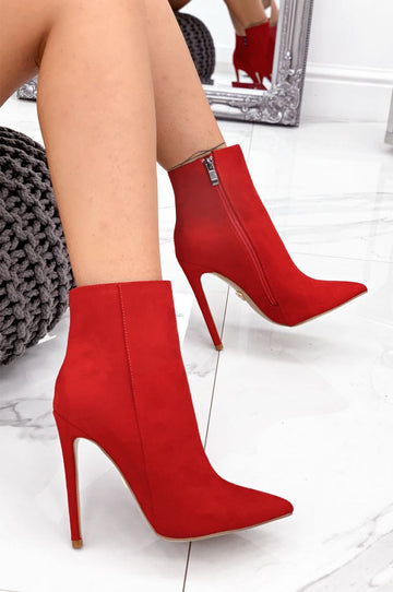Tronchetti rossi scamosciati con tacco alto