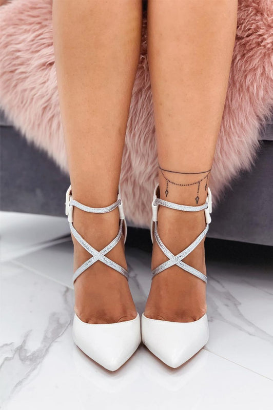 Decolletè Alexoo bianche effetto coccodrillo con laccio argento