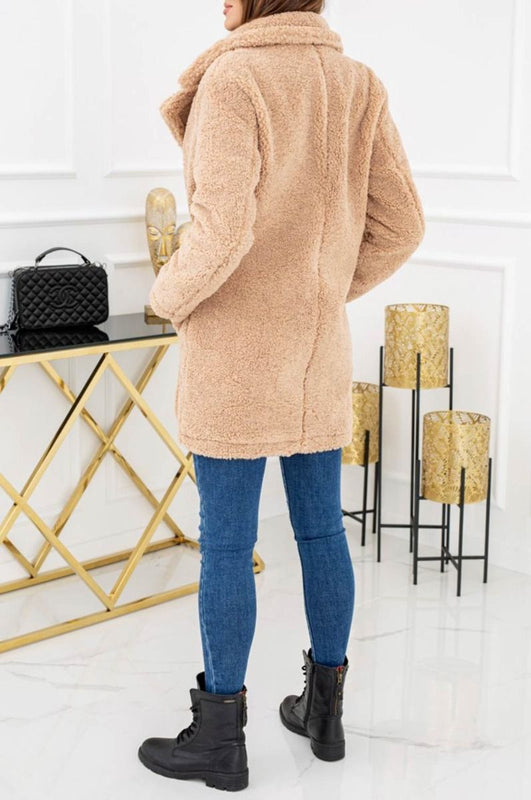 Manteau teddy couleur boue avec poches et boutons