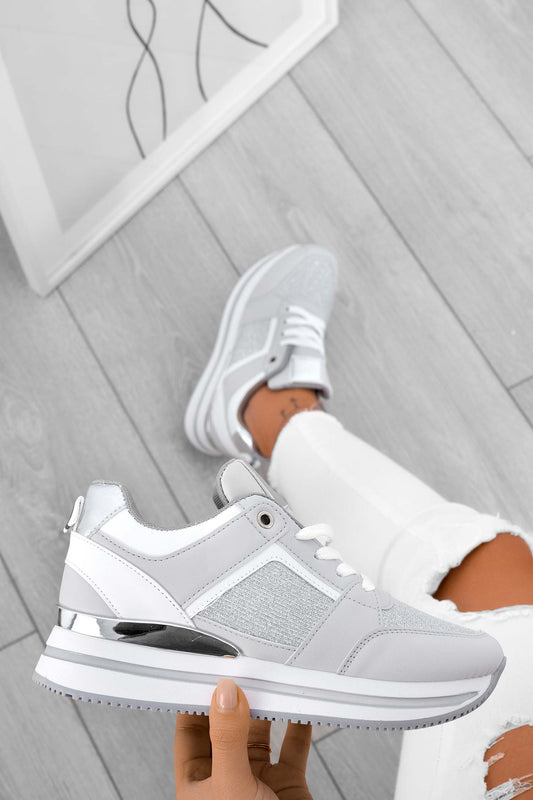 Baskets argentées avec empiècements laminés