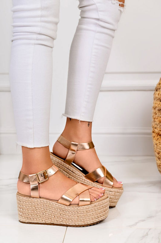Sandales espadrilles or rose avec semelle compensée en corde