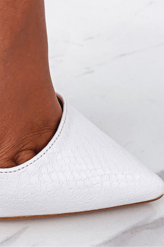Escarpins blancs effet python à talons hauts