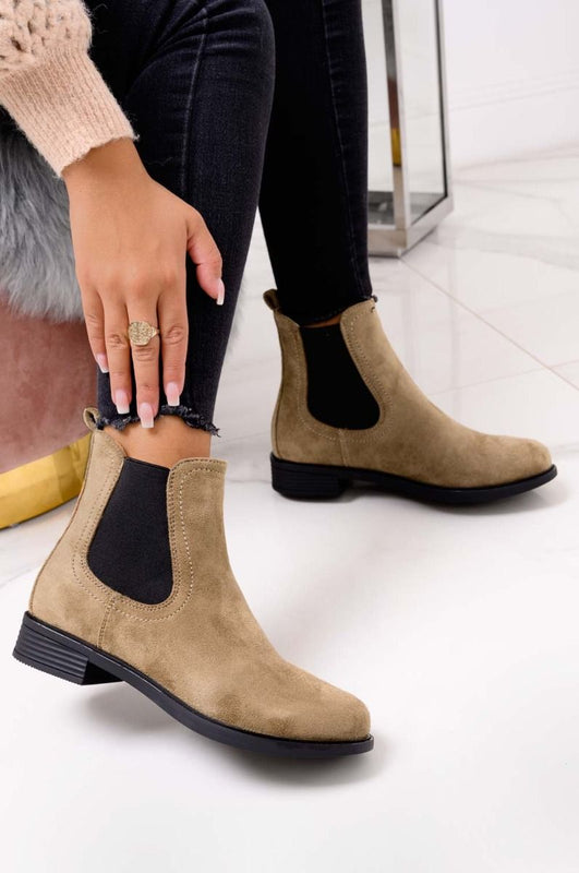 Bottines basses en daim couleur boue avec élastique latéral