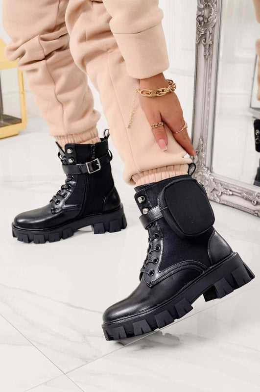 Bottines noires style rangers avec lacets et pochette amovible