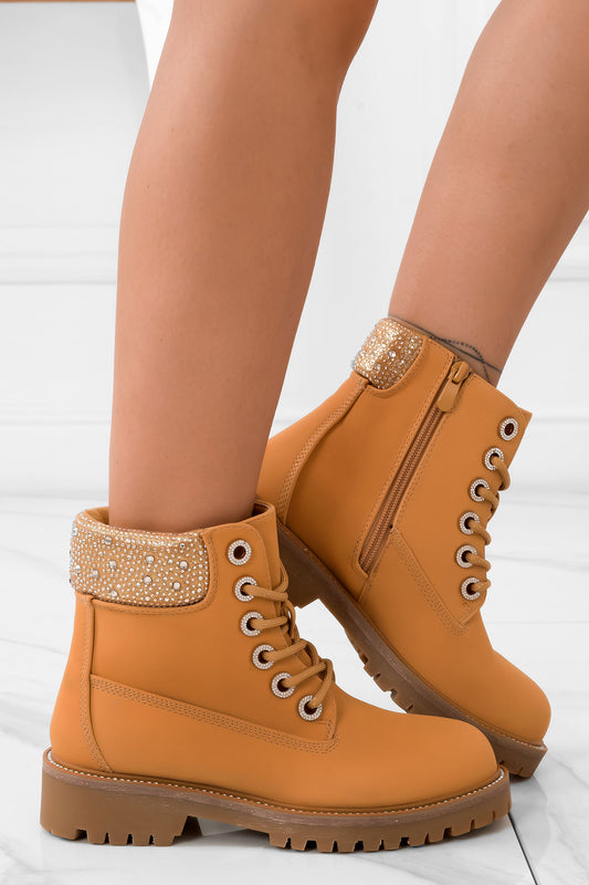 Bottines camel style rangers avec strass sur le bord