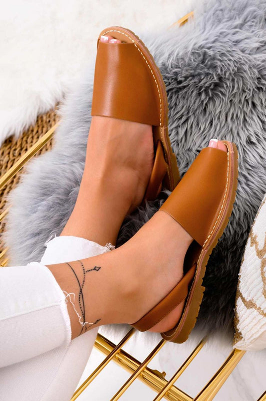 Minorchine camel in finta pelle