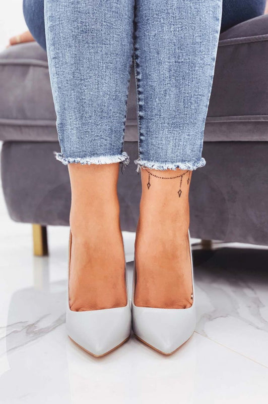 Decolletè grigie in finta pelle con tacco alto