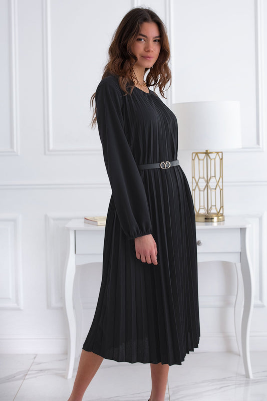 Robe plissée noire sale