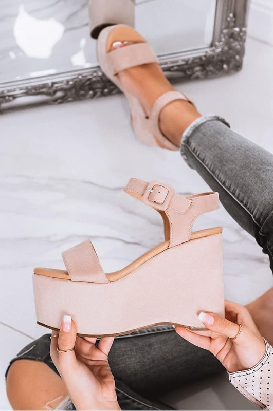 Sandales beiges à semelle compensée plateforme